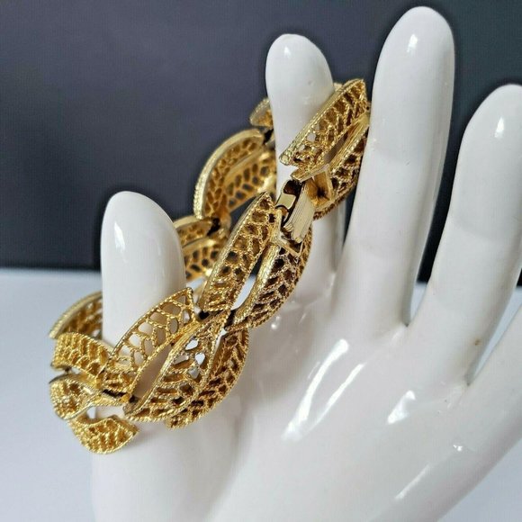 Cathe Filigree Gold Tone Bracelet Box Close Vintage 1960s Signed 7" Length - Picture 2 of 7